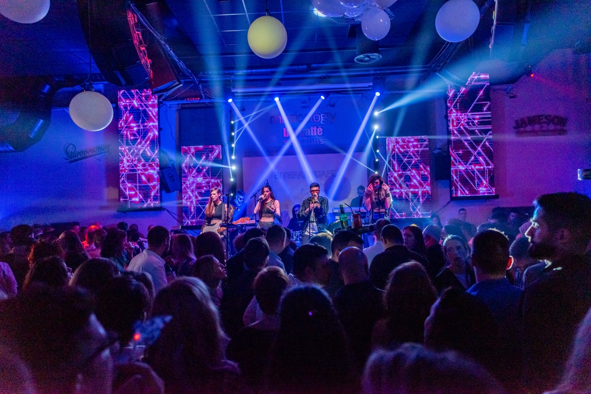 Clarivat 600 ljudi - BitefArtCafe