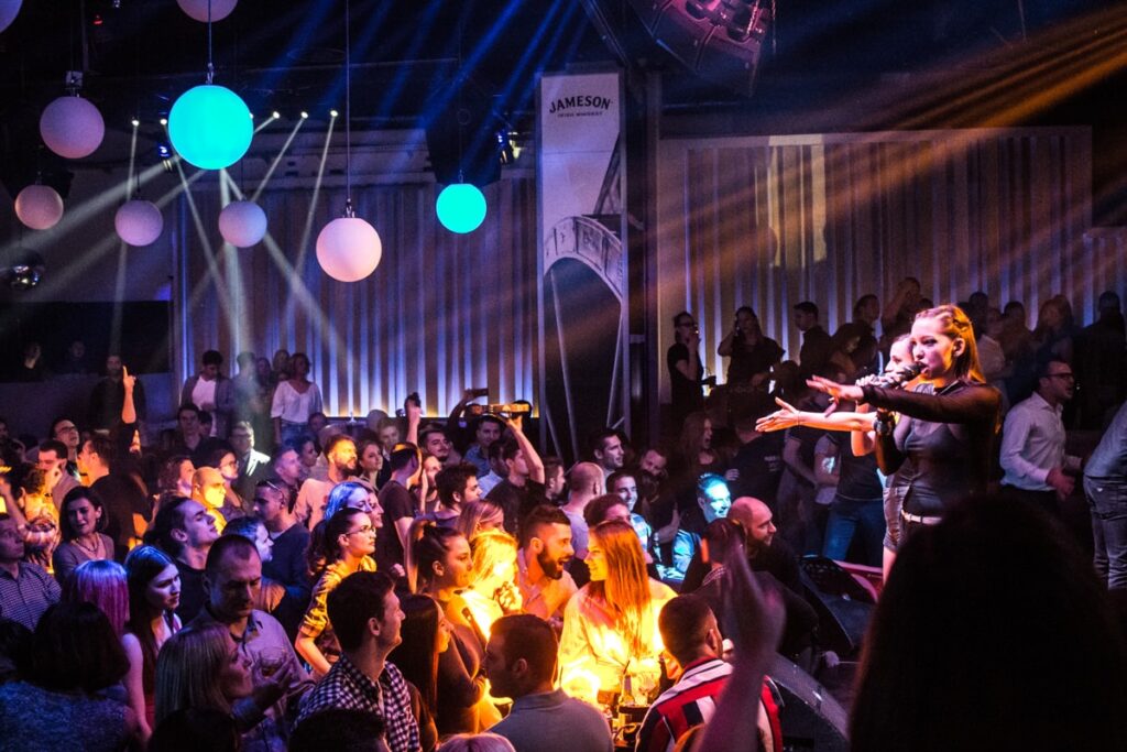 Kako izgleda priprema benda za nastup uživo u BitefArtCafe